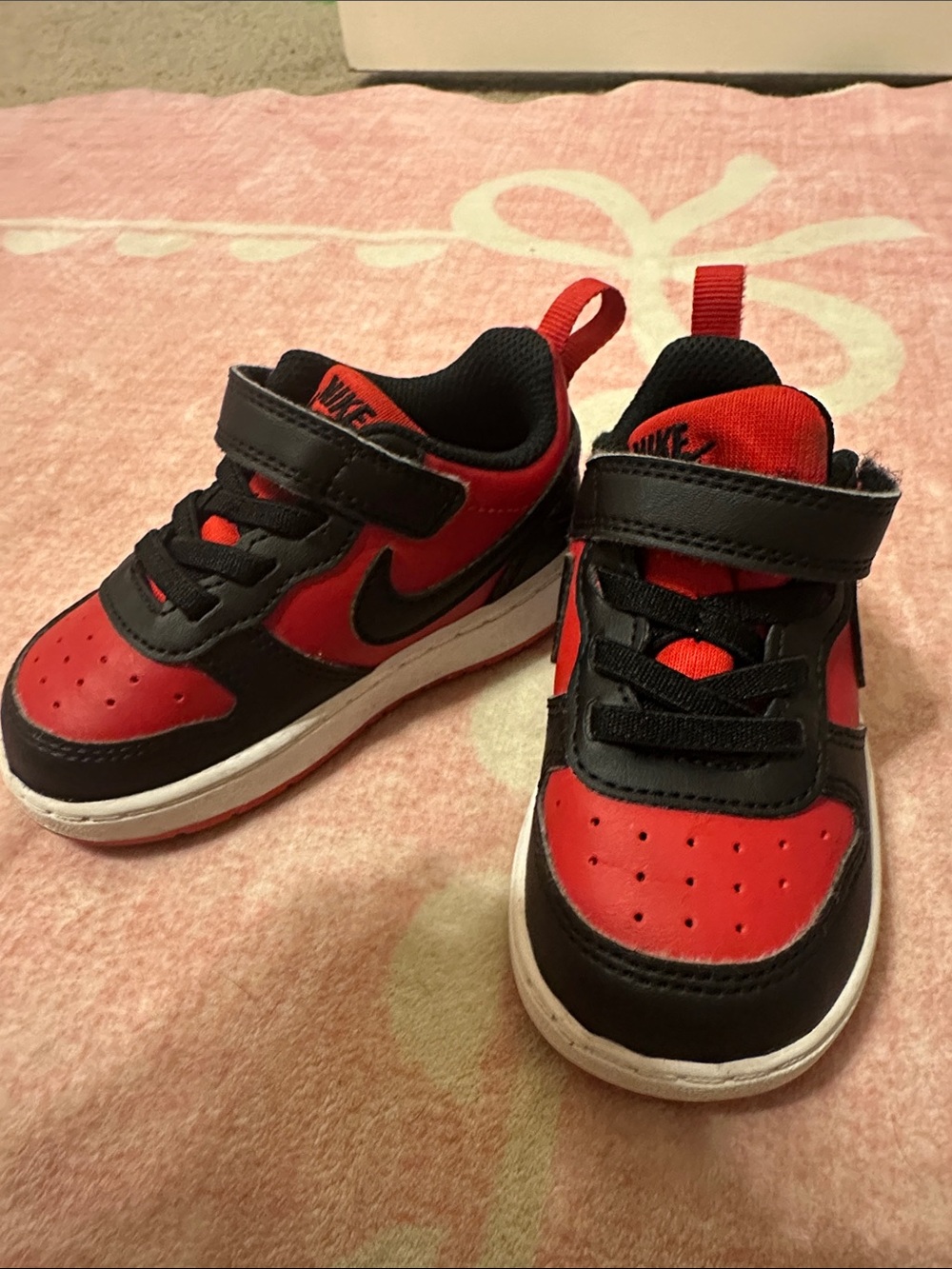 Nike Kids Red and Black Velcro Low-Top Sneakers